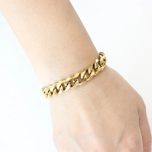 Polished gold flat Cuban link chain bracelet in stainless steel for a minimalist look