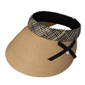 Visière de soleil élégante en paille tressée avec nœud noir et perle femme