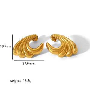 Golden stainless steel wave earrings with shell design, size 19.7mm by 27.6mm