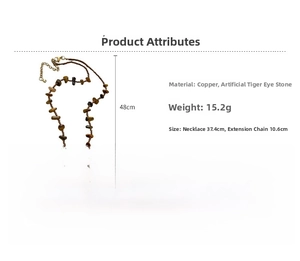 Vue détaillée du collier artisanal en perles avec pierres irrégulières en œil de tigre