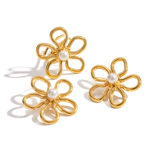 Boucles d'oreilles fleurs en acier inoxydable plaqué or 18 carats avec perles blanches