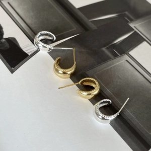 Detailed view of gold and silver S925 sterling silver C-shaped beaded edge earrings