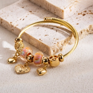 Golden heart charm beaded bracelet with twisted rope design and pink crystal beads