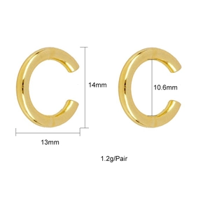 Spécifications de taille pour les boucles d'oreilles C dorées de 14 mm de haut et 13 mm de large
