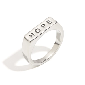 Anello in acciaio inossidabile argento lucido con incisione HOPE su fascia larga piatta