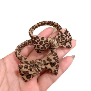 Elastic leopard print bow hair ties set in brown fabric for women's ponytails