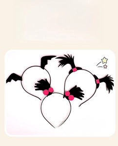 Detailed view of Halloween bat headband with pink bow and dimensions 7cm by 4cm