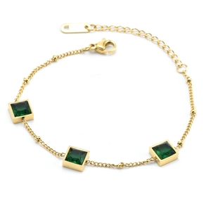 Collana in acciaio al titanio placcato oro 18K con tre pietre quadrate verde smeraldo su catena