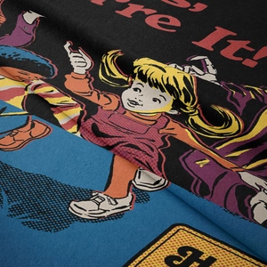 Dettaglio ravvicinato della stampa cartoon retrò su tessuto con trama e colori vivaci