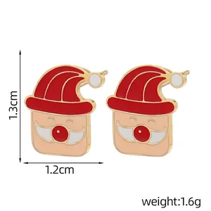 Vue détaillée des boucles d'oreilles Père Noël avec dimensions 1,3cm et 1,2cm