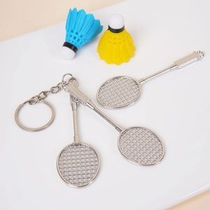 Set portachiavi mini racchetta da badminton in metallo con accessori volani colorati