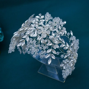 Exquisite silver bridal headband with crystal flowers and rhinestones for wedding hairstyles