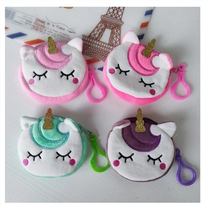 Set mit vier Plüsch-Einhorn-Geldbeuteln in Pink, Mint und Lila mit Glitzerhorn