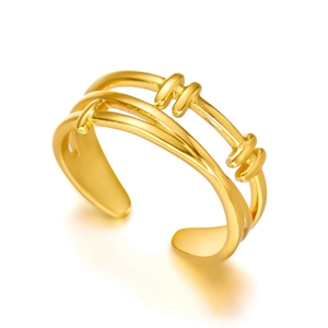 Unregelmäßiger geometrischer Mehrschicht-Ring in Goldoptik mit poliertem Metallglanz