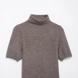 Fashionable tan high-neck short-sleeve knit mini dress in premium knitted texture