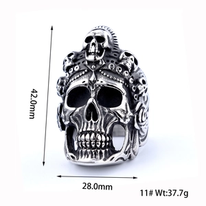Detail showing gothic punk skull ring size dimensions 42x28mm in vintage silver steel
