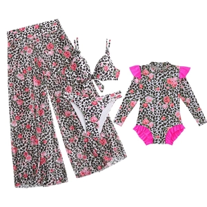 Ensemble bikini imprimé léopard fleuri et maillot de bain manches longues enfant