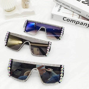 Lunettes de soleil oversize à strass avec verres dégradés et cristaux décoratifs brillants