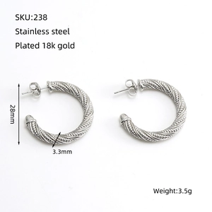 Detailed specs of twisted stainless steel hoop earrings with 28mm diameter and 3.5g weight
