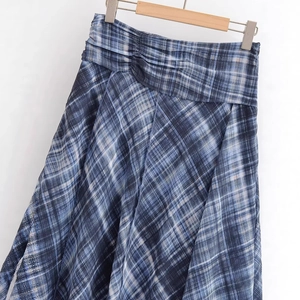 Gonna midi da donna a quadri blu e neri con vita alta plissettata e design alla moda