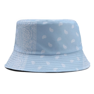Cappello da pescatore azzurro con motivo paisley in tela di cotone per esterni