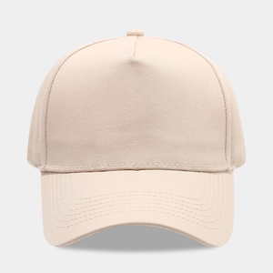 Détail d'une casquette de baseball en sergé de coton kaki de haute qualité avec bord renforcé