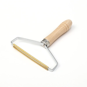 Manual lint remover with wooden handle and double copper head for coat fabric