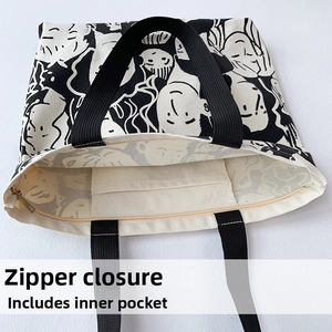 Dettaglio della chiusura a zip sicura e della tasca interna di questa borsa in tela