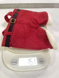 Sac cadeau de Noël en feutre rouge forme pantalon avec bordure peluche et ceinture noire