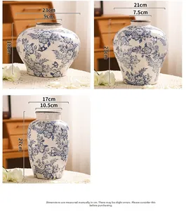 Tre dimensioni di vasi in ceramica blu e bianca con motivi floreali screpolati