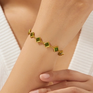Vintage gold-plated stainless steel chain bracelet with square green glass stones