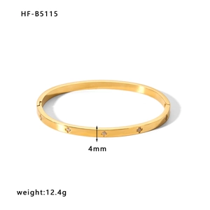 Bracciale rigido in acciaio inossidabile dorato con zirconi a forma di stella