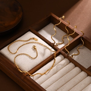 Chic 18K gold plated stainless steel jewelry set with wavy necklace and hoop earrings