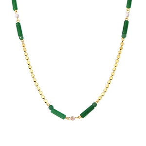 Collier en aventurine verte avec chaîne en acier doré, perles blanches et style bambou