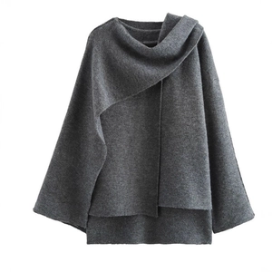 Cardigan poncho in maglia grigio scuro con collo a sciarpa e vestibilità comoda