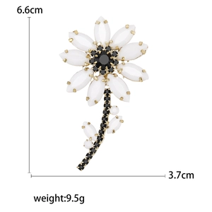 White daisy flower brooch pin with black center for women's cardigans, 6.6cm x 3.7cm