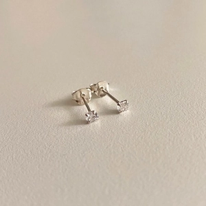 Detail of S925 sterling silver four-prong stud earrings with clear zircon stones