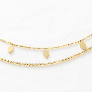 Gold layered choker necklace with diamond-shaped sequins and bead chain in stainless steel