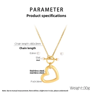 Vue détaillée du collier pendentif cœur et boucles d'oreilles perles avec dimensions