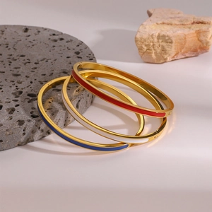 Bracelets élégants en acier inoxydable doré avec émail coloré sur décor de pierre