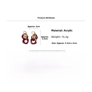 Detail view of retro square acrylic tassel earrings with size 5.5x3cm and 16.2g weight