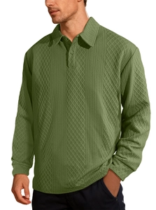 Dettaglio della polo verde oliva da uomo con trama jacquard e colletto a due bottoni