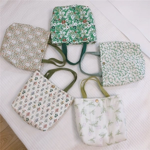 Cinq sacs à lunch en coton floral aux motifs variés avec fermoirs métalliques