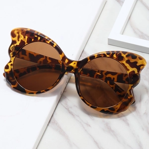 Retro Oversized Butterfly Sunglasses PC Frame UV400 Protection Modern Fashion Streetwear Eyewear For Women