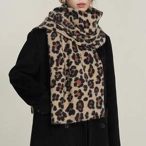 Women Winter Leopard Print Scarf Fashion Sophisticated Thick Warm Polyester Shawl Leopard Pattern Wrap Scarf With Fringe