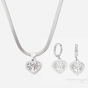 Modernes Schmuckset mit Lebensbaum Herzanhänger Halskette und Ohrringen in Silberoptik