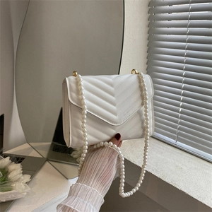 Women Fashion PU Leather V-Quilted Shoulder Bag With Elegant Artificial Pearl Chain Strap Small Square Crossbody Messenger Bag