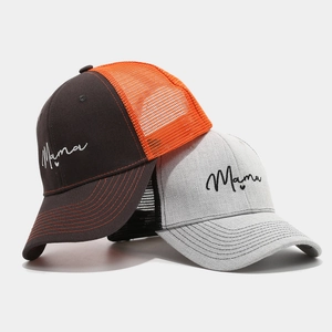 Cappellini trucker traspiranti con ricamo Mama per donna in marrone e grigio