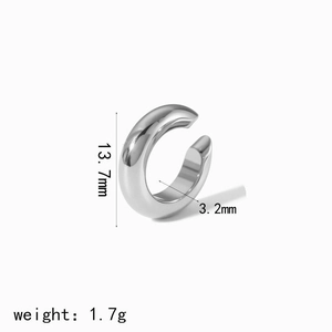 Detailed silver ear cuff dimensions showing 13.7mm height and 1.7g weight on sleek metal