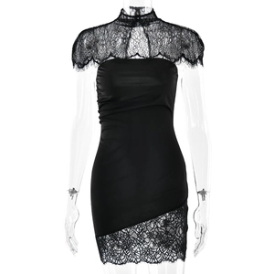 Robe dos nu noire élégante en dentelle avec coupe ajustée pour une silhouette sexy